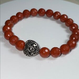 Chic Carnelian Beaded Stretch Bracelet with Intricate Silver Heart